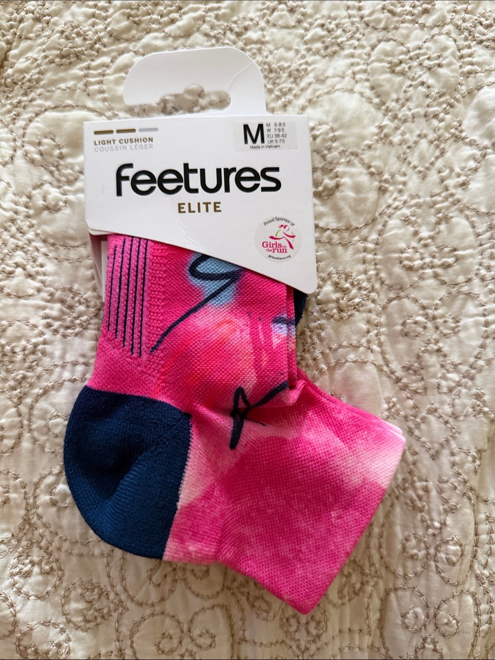 Feetures light cushion running socks- Girls on the run size medium